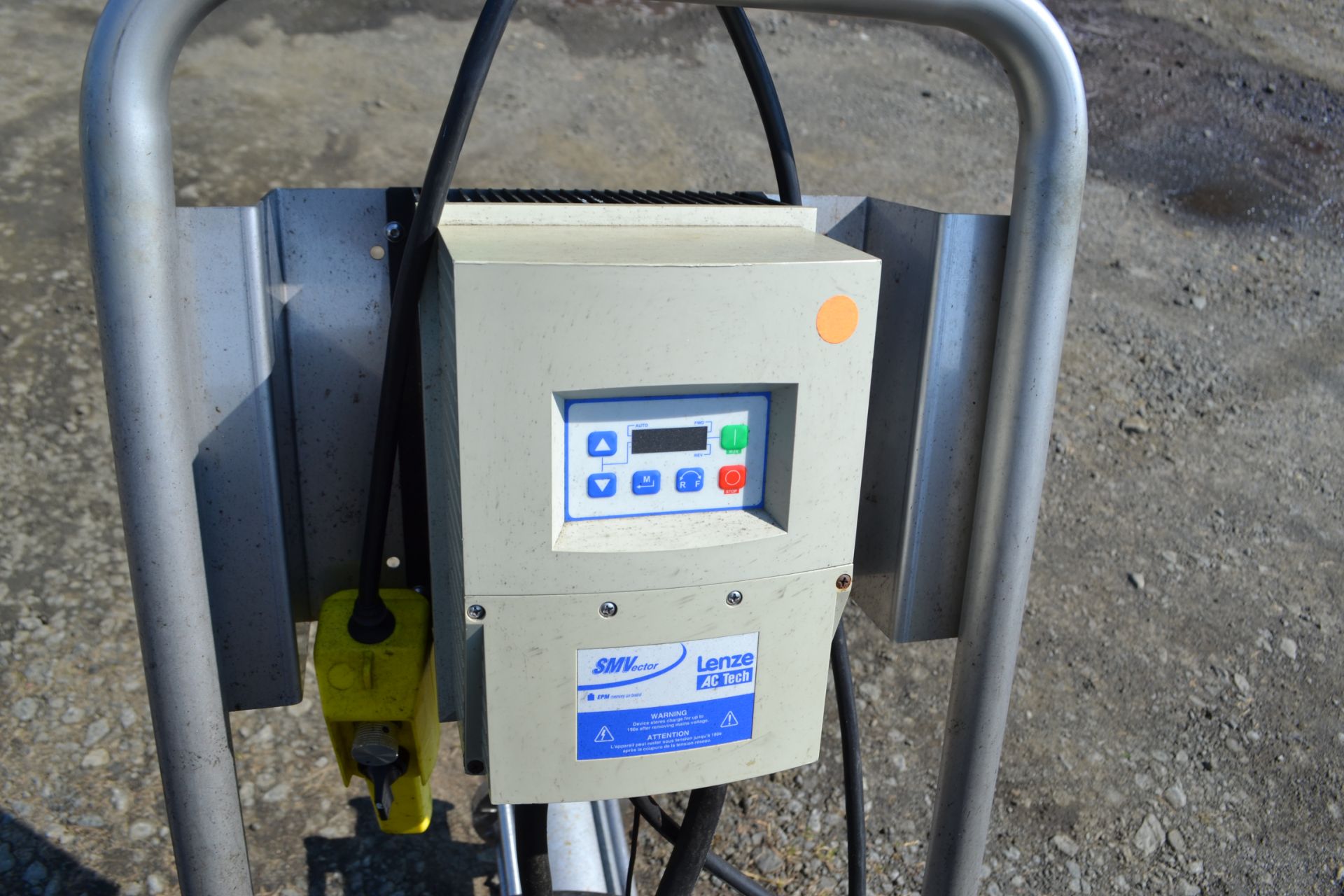 2014 Eno Technica Pillan PM7 Screw Pump on cart w/hopper & SM Vector Vari-Drive - Image 4 of 4