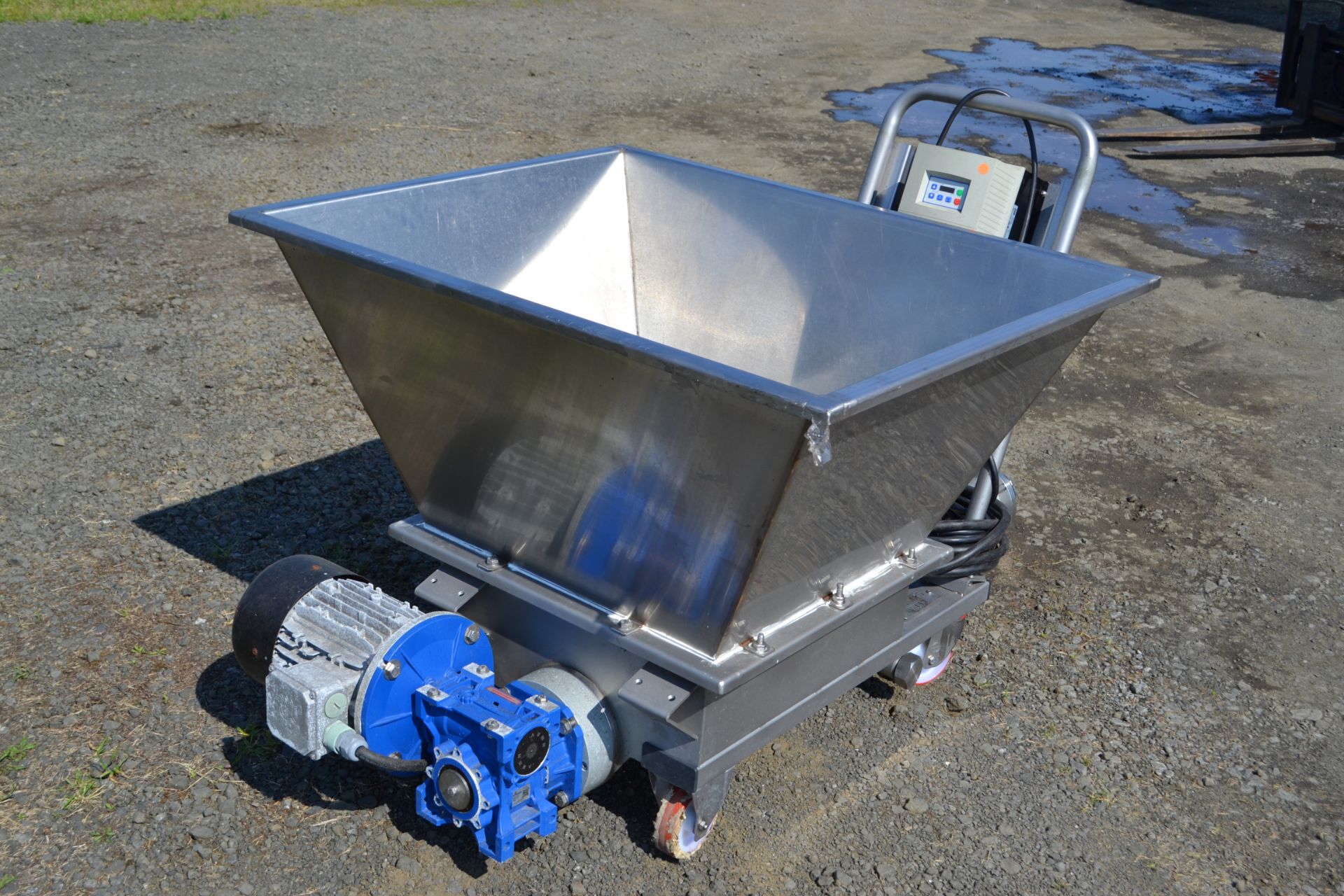 2014 Eno Technica Pillan PM7 Screw Pump on cart w/hopper & SM Vector Vari-Drive - Image 2 of 4