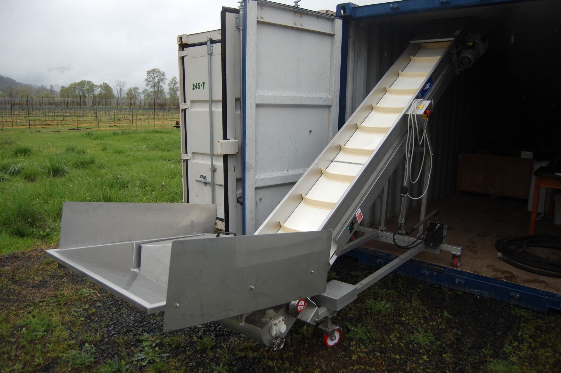 2014 CMA N400 x 3.5m stainless steel slatted Incline Conveyor on casters - Image 3 of 8