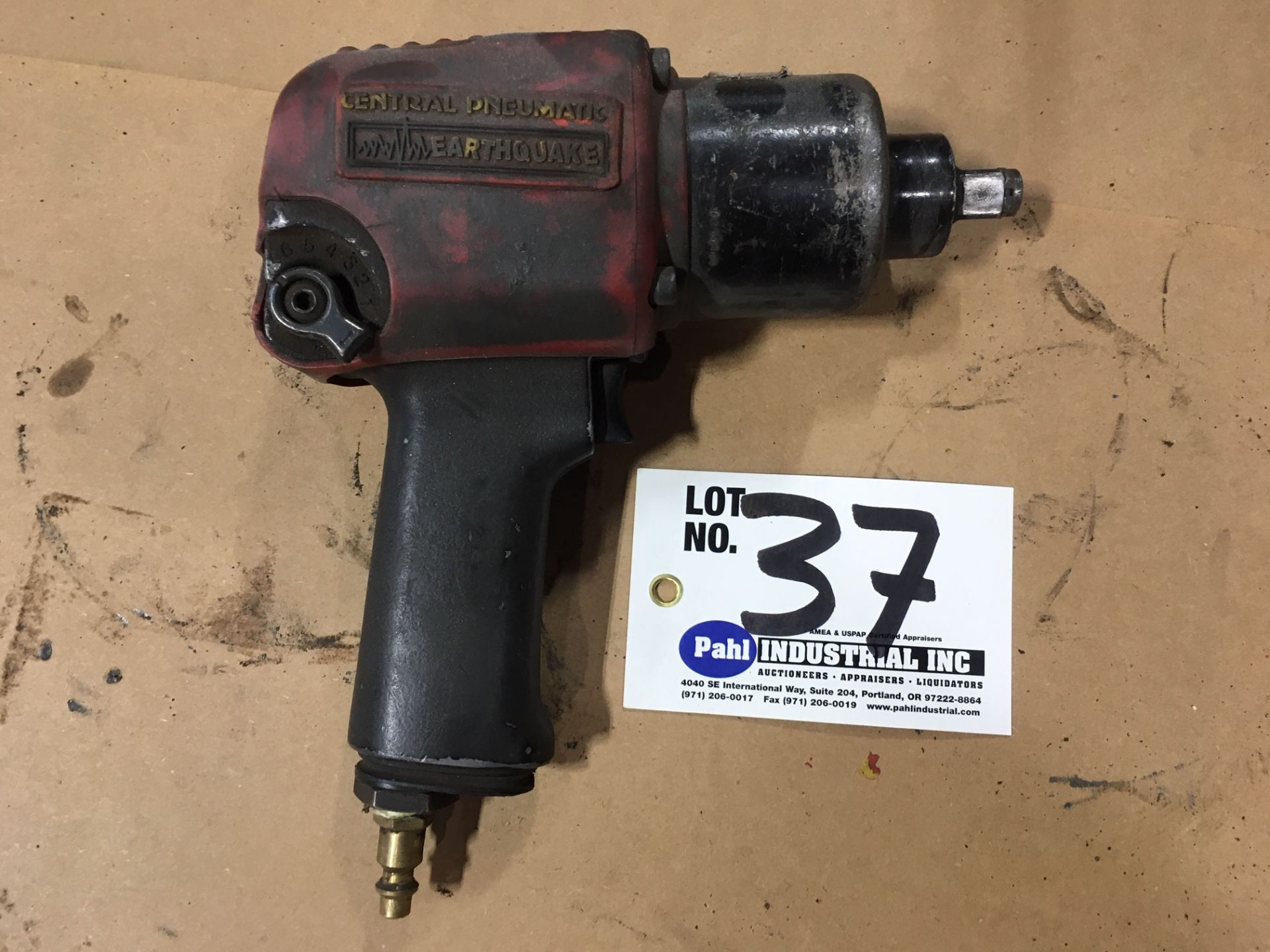 Central Pneumatic Earthquake 1/2" Air Impact Wrench