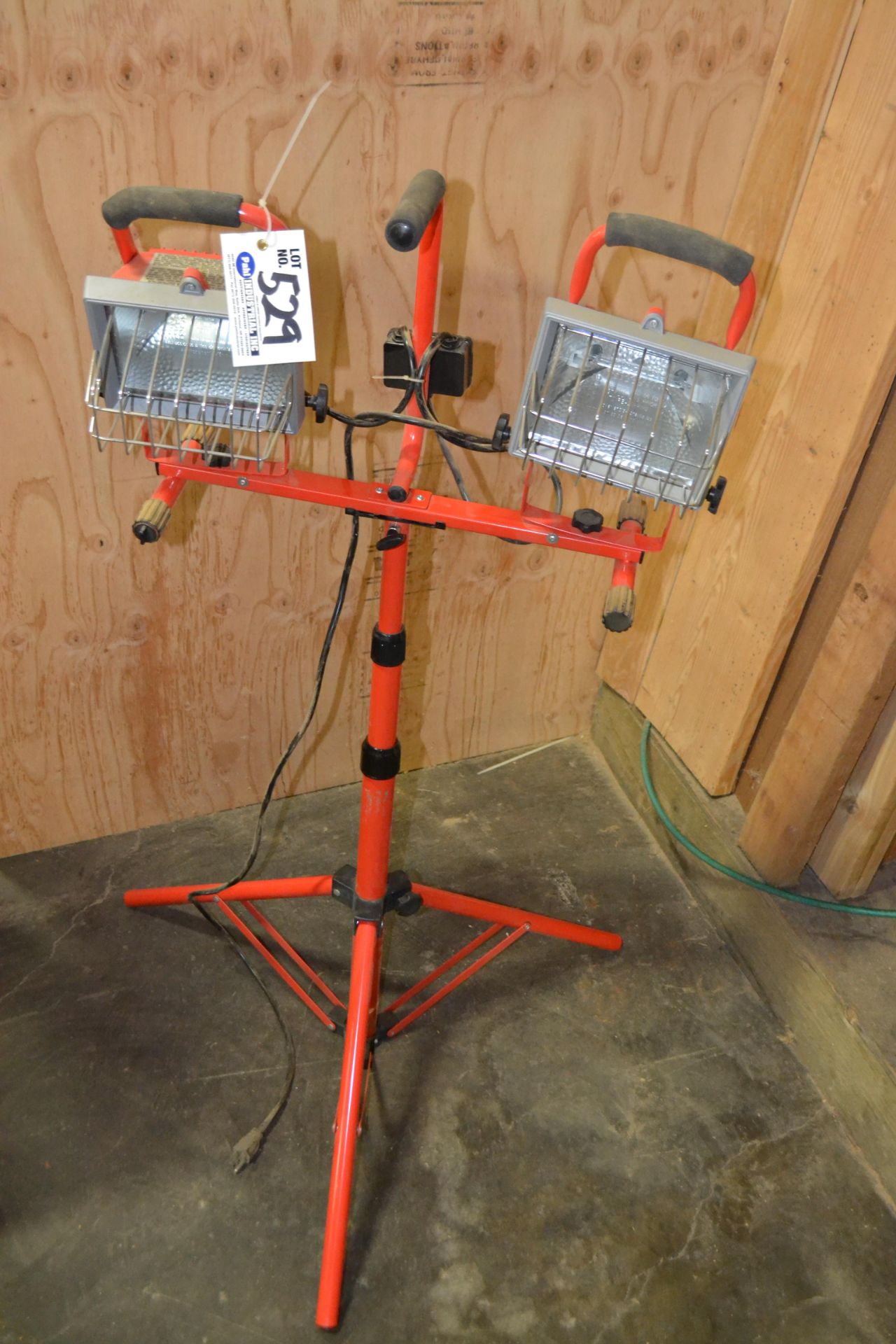 Dual 500W Shop Lights on stand