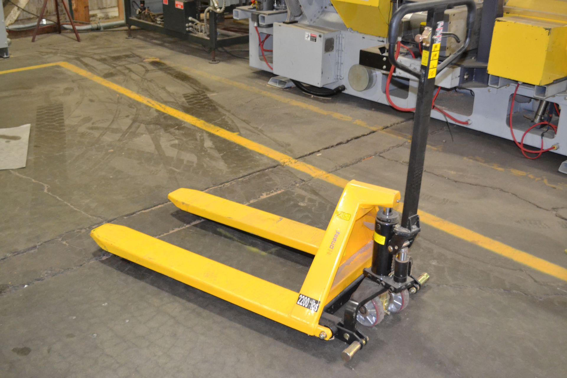 Wesco 2200LB Pallet High Lift Pallet Jack Truck 31.5" lift - Image 3 of 3