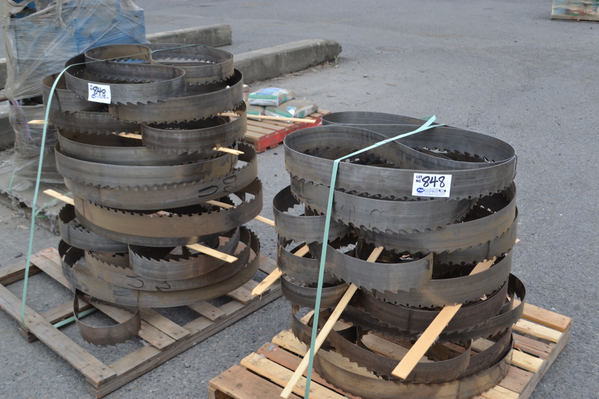 2 Pallets of Assorted used Bandsaw Blades