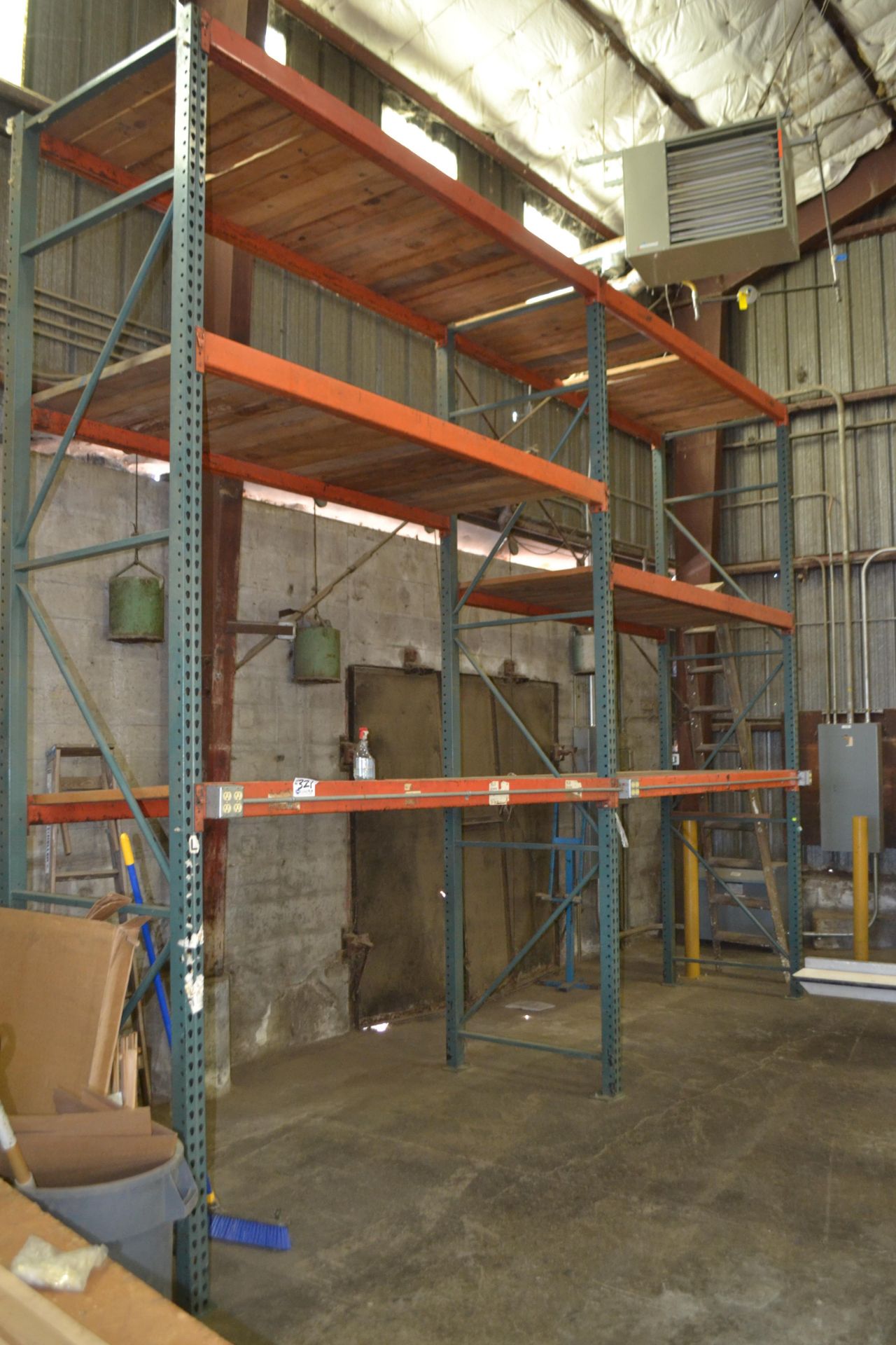 2 sections 8' Pallet Racking