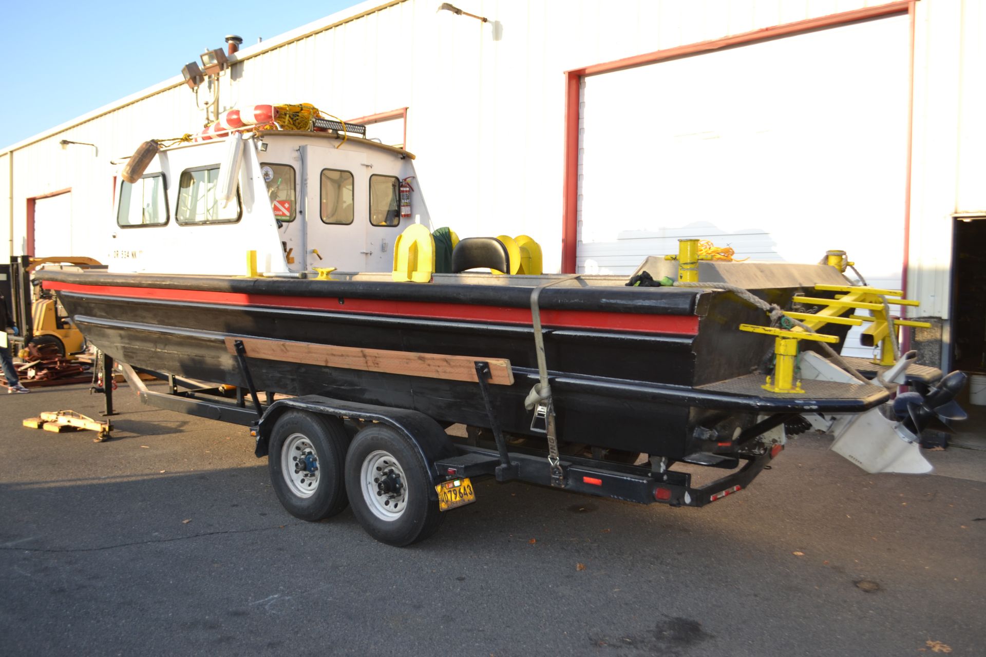 Monarch 30’ Aluminum hull dive boat p/w Chev 350 with Volvo Penta 280 leg “Cutlass” - Image 2 of 7