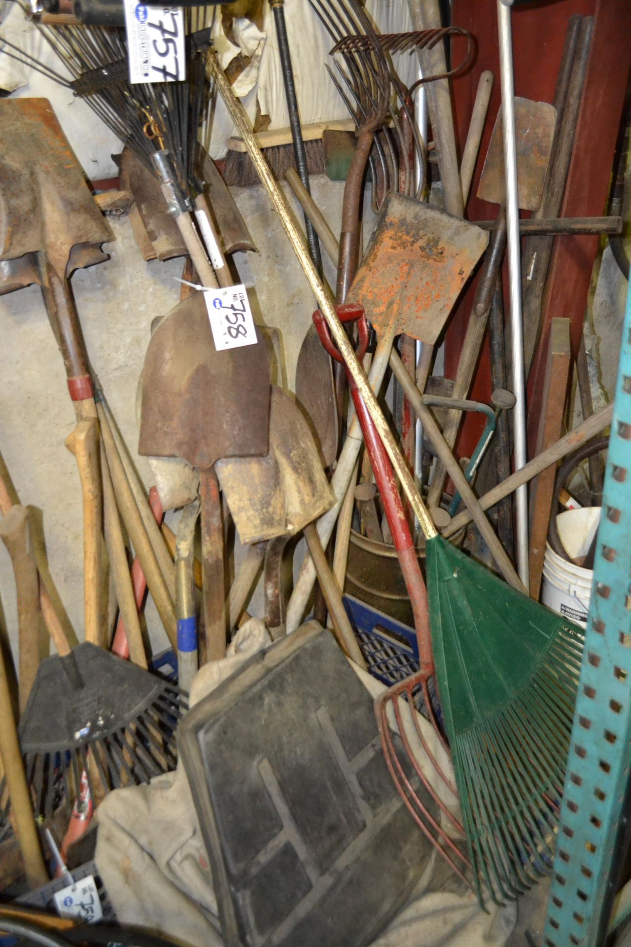 Assorted Flat and Round head shovels