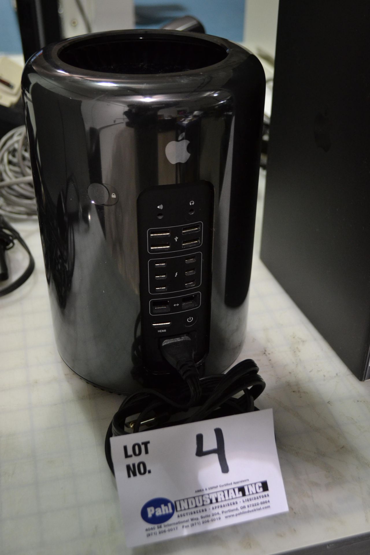 Apple Mac Pro Desktop Computer Model A1481 Serial: f5kr3058f9vm