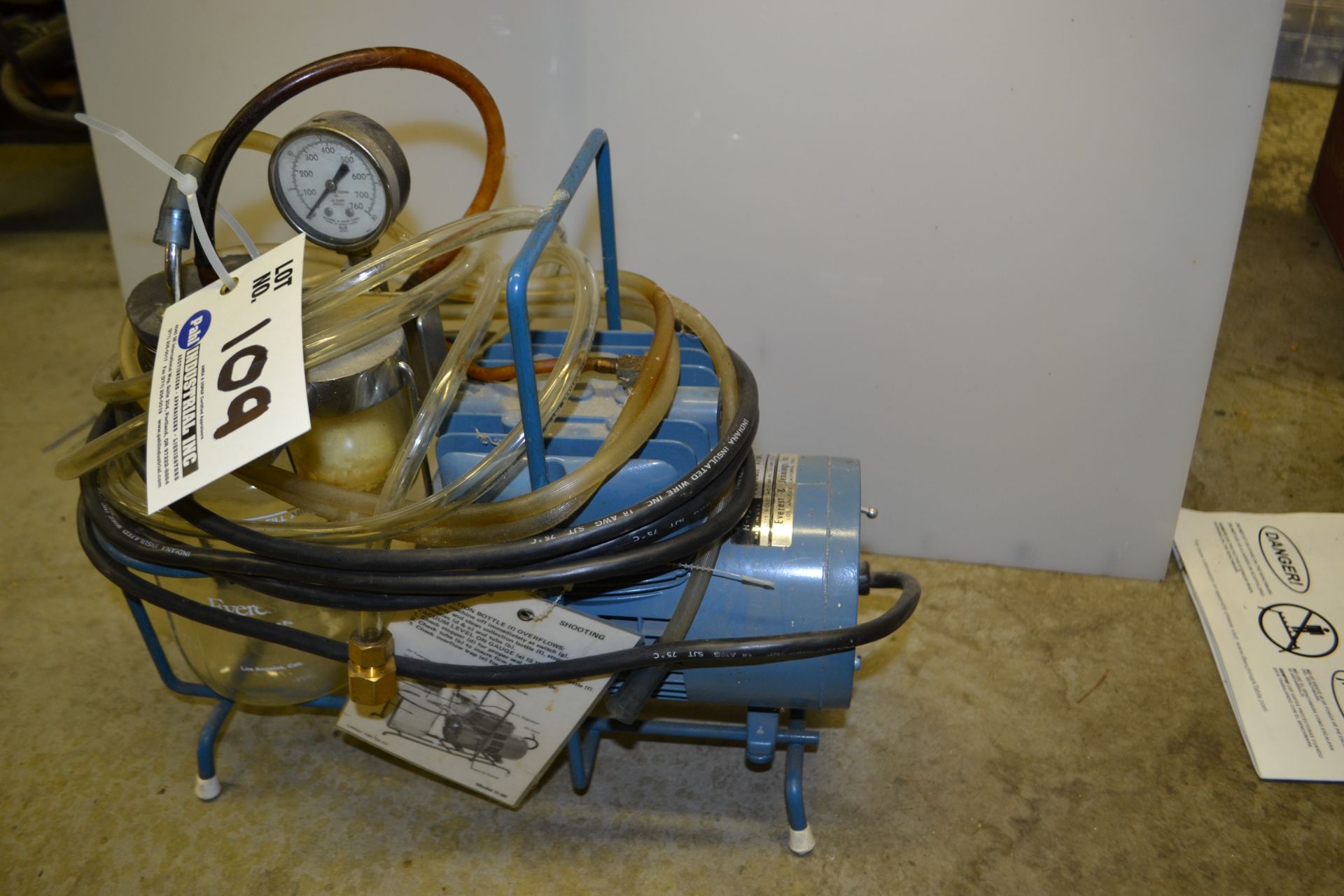 Everest & Jennings Inc. Model H-95 Portable Lightweight Aspirator