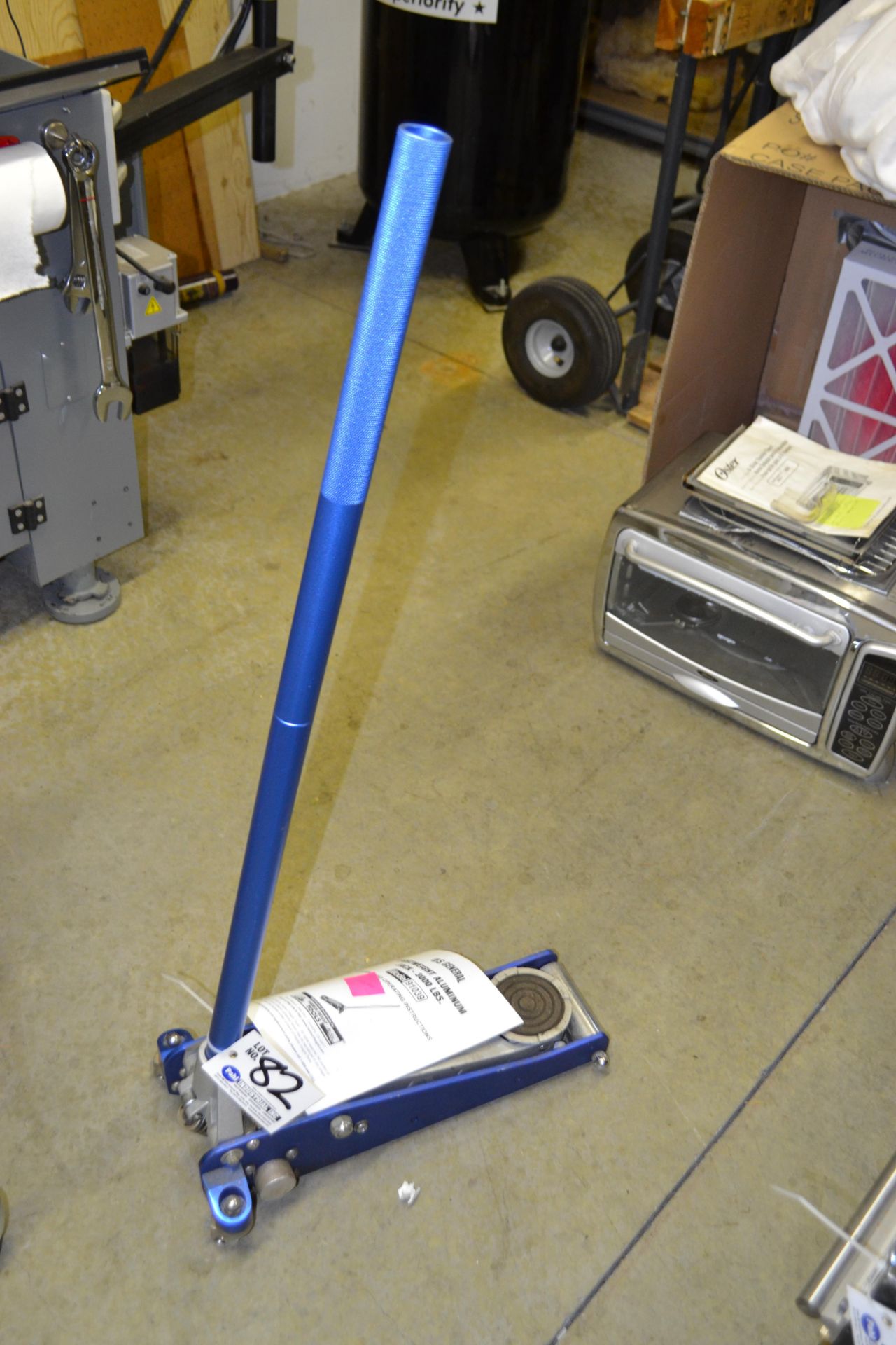 US General 3000 Lb. Aluminum Floor Jack