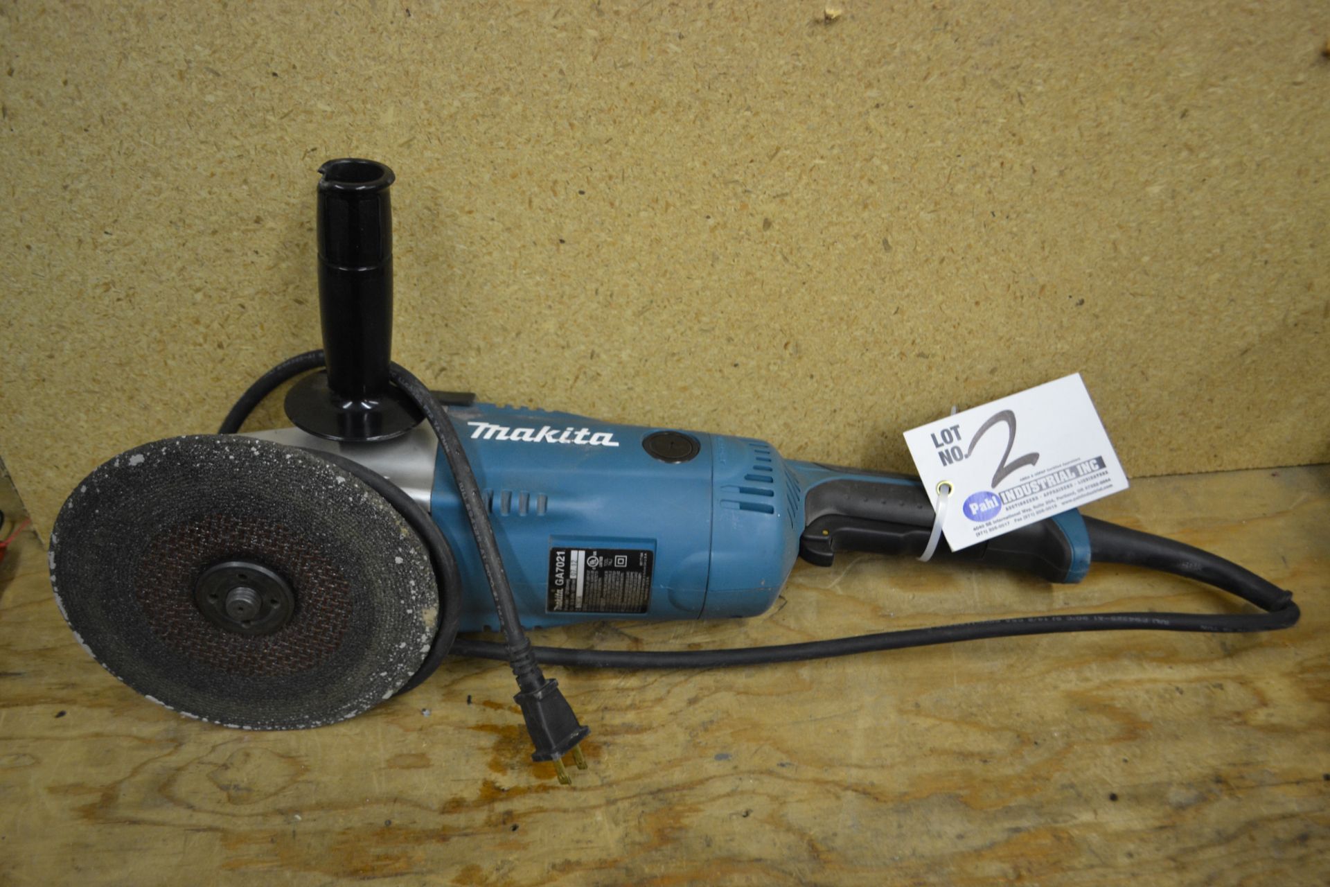 Makita GA7021 7" Right Angle Grinder