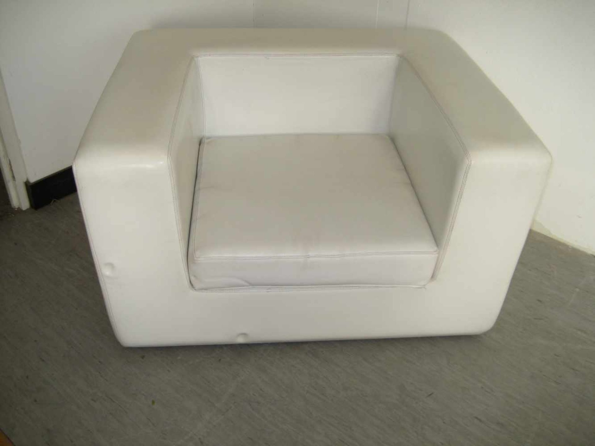 Throw-Away Hocker, Designer: Willie Landels, by Zanotta, leichte Gebrauchtspuren H 55 B 96 T 75 cm