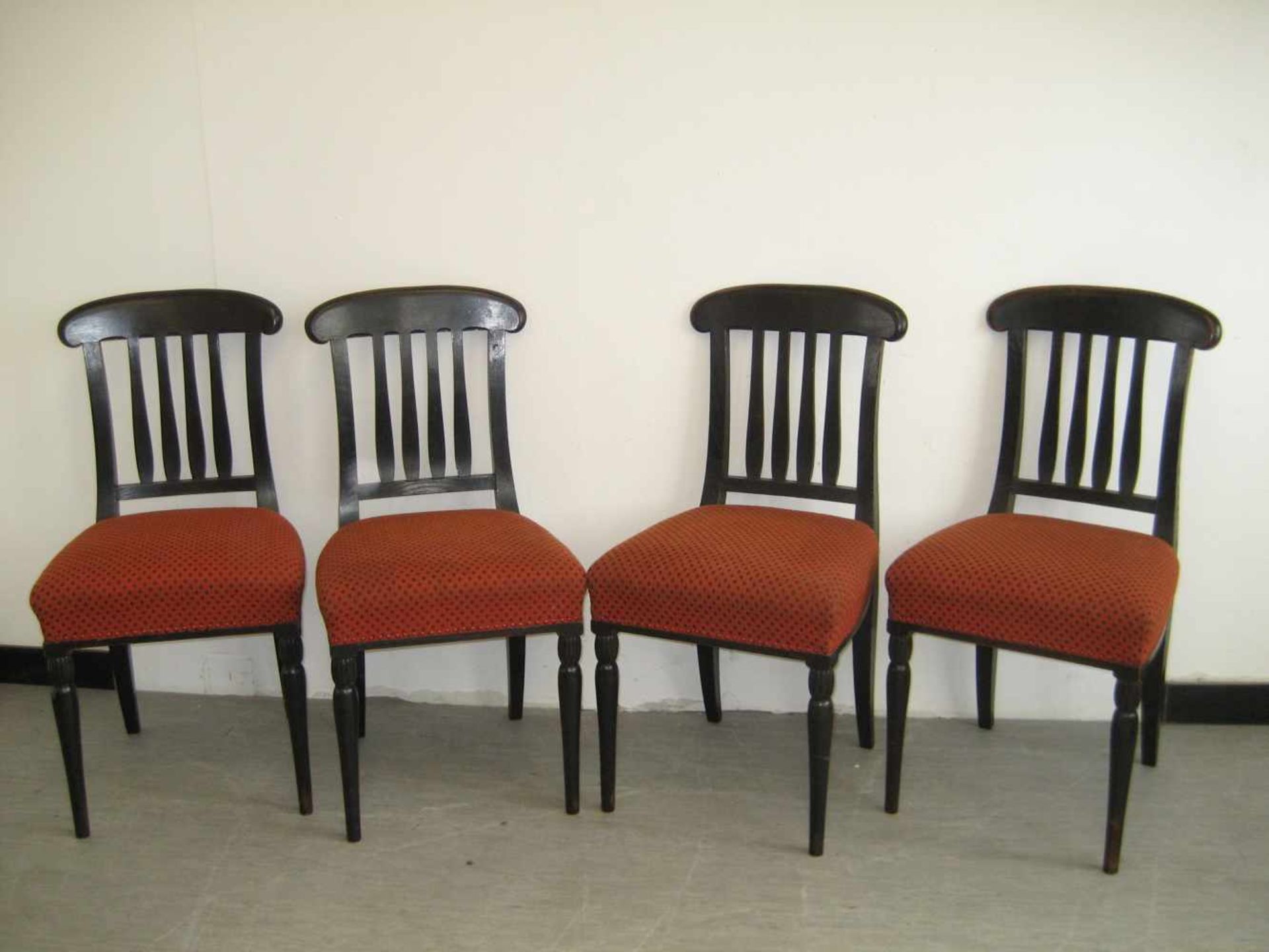 Vier Stühle, Eiche, dunkel gebeizt, Anf. 20.Jh., H 95 B 46 T 52 cm