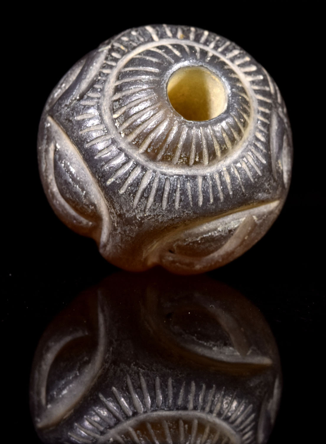 SASSANIAN LIGHT STONE JAGUAR HEAD BEAD - Image 4 of 4