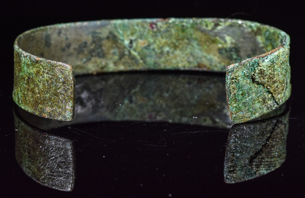 VIKING BRONZE DECORATED BRACELET - Image 7 of 10