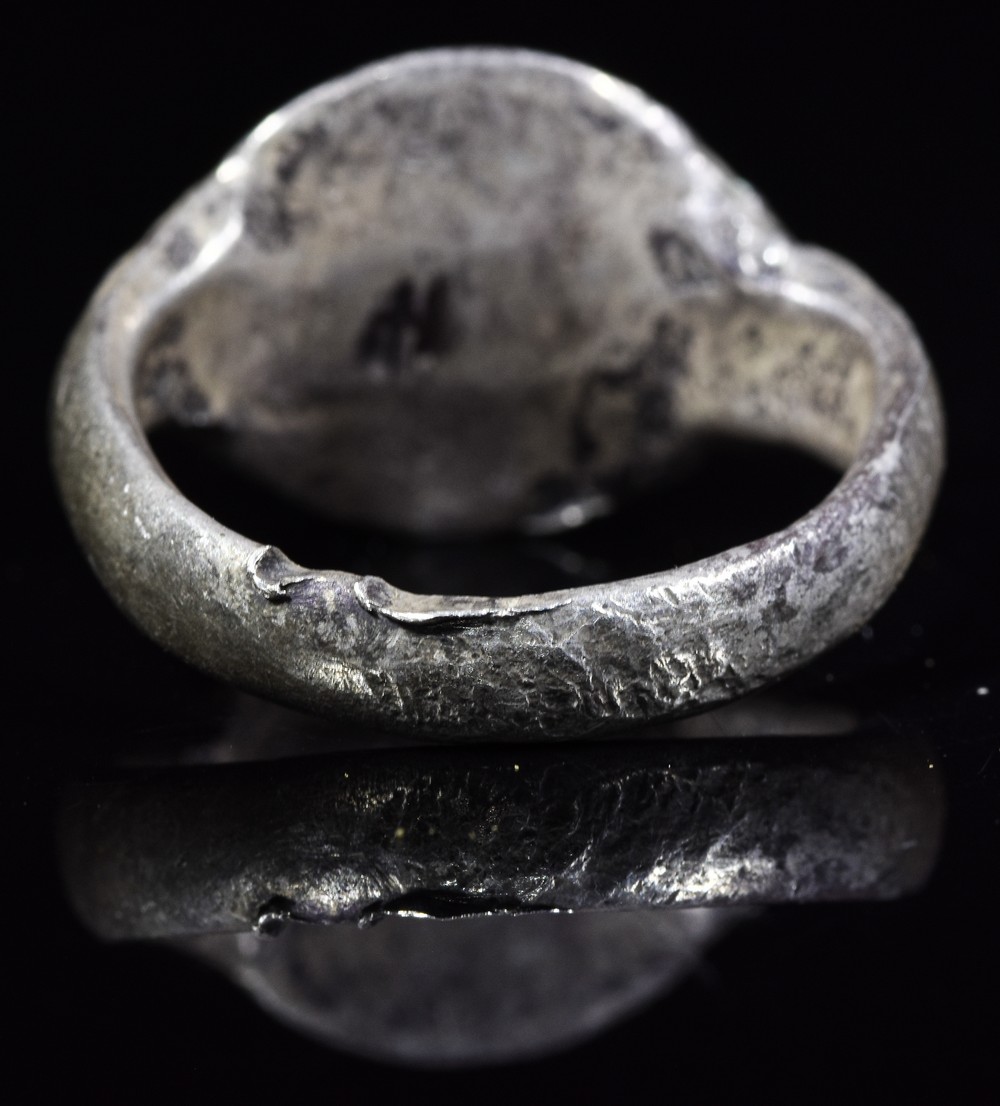 ROMAN LEGIONARY SILVER RING WITH EAGLE, WOLF AND BOAR - Image 3 of 4