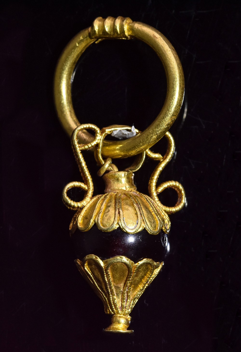 GREEK HELLENISTIC PERIOD GOLD AMPHORA PENDANT