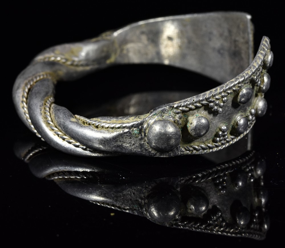 LARGE VIKING SILVER TWISTED BRACELET - Image 3 of 7