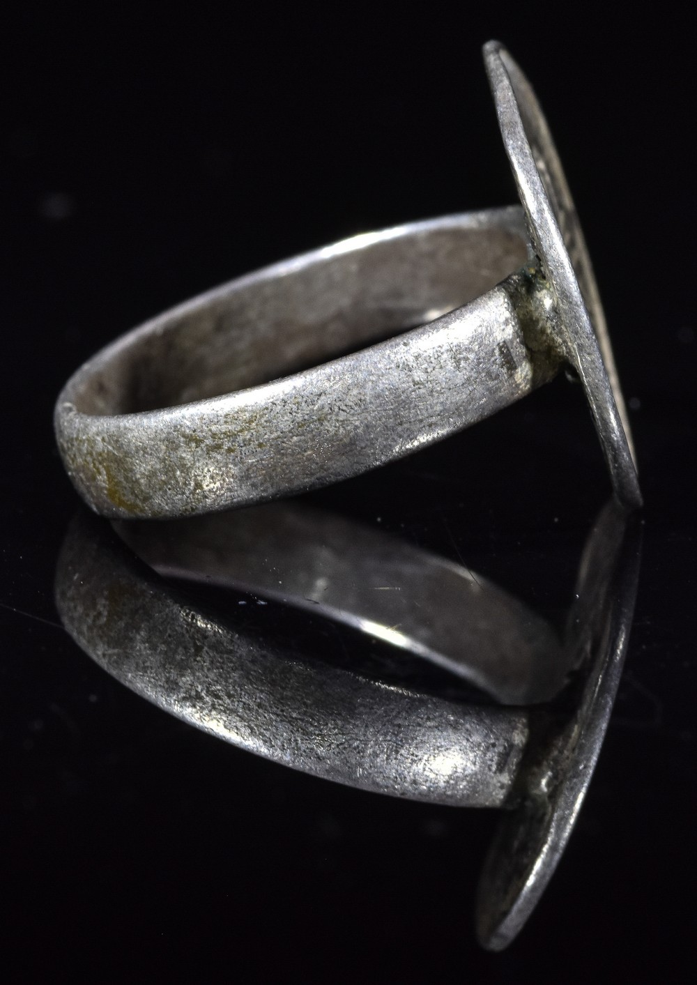 MEDIEVAL FRENCH CRUSADERS SILVER RING WITH INITIALS - Image 3 of 8