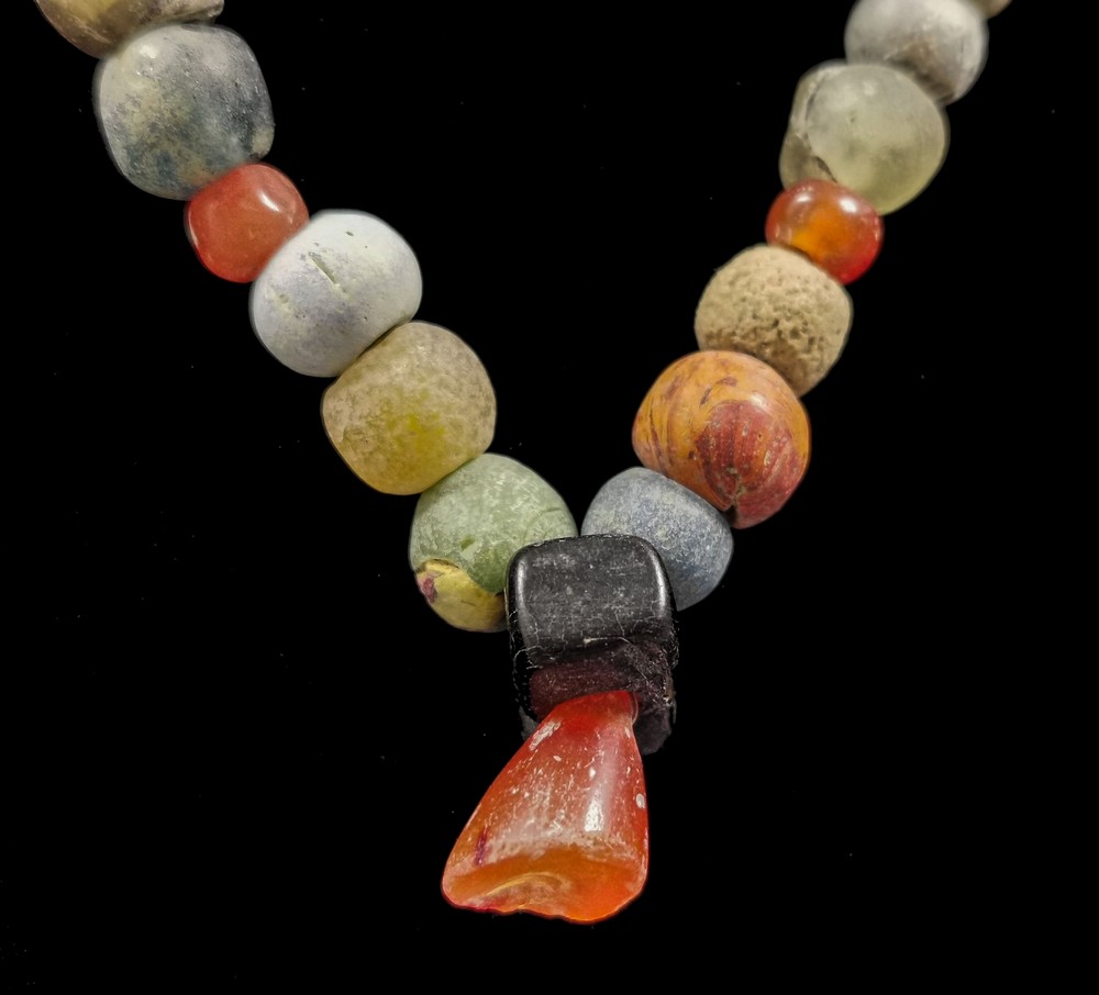 VIKING STONE BEADED NECKLACE - Image 5 of 6