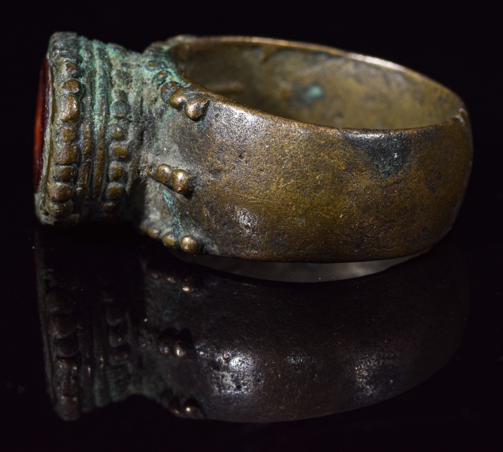 SASSANIAN BRONZE ROYAL INTAGLIO SIGNET RING - Image 6 of 10