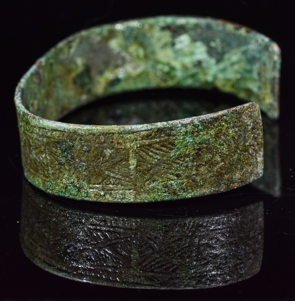 VIKING BRONZE DECORATED BRACELET - Image 6 of 10