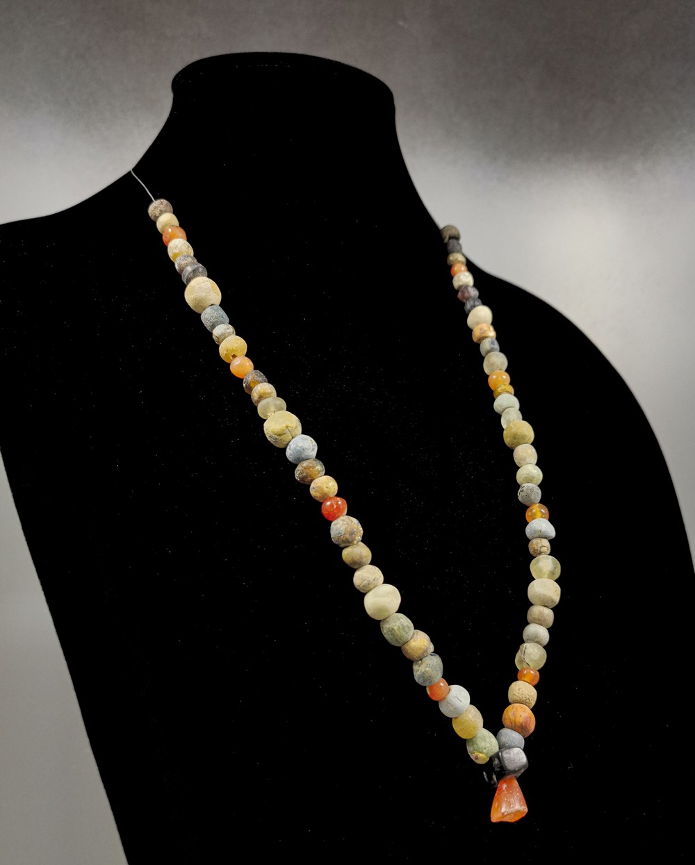 VIKING STONE BEADED NECKLACE - Image 4 of 6