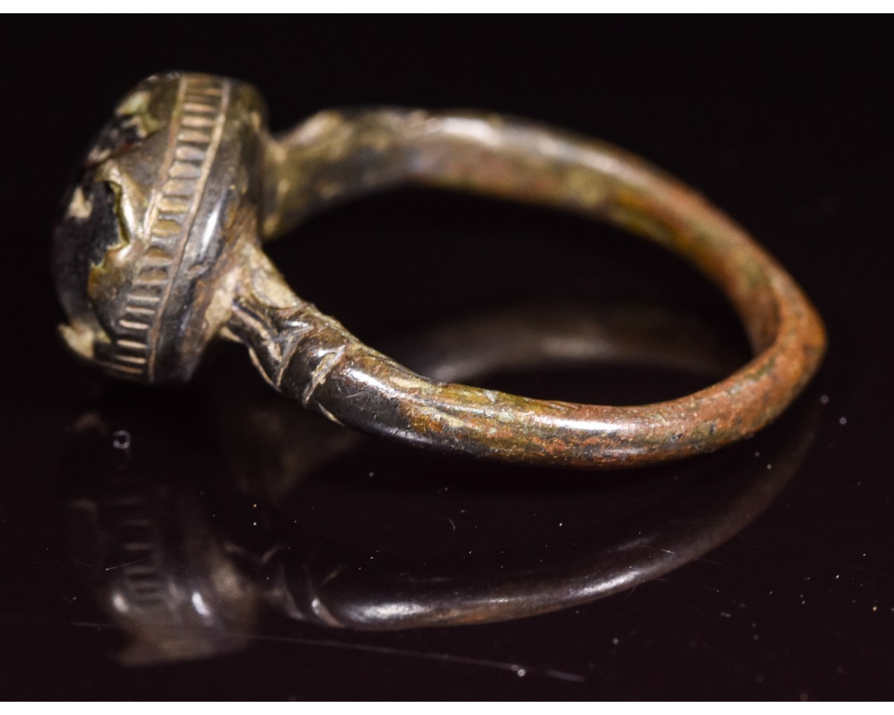 VIKING ERA BRONZE RING WITH GEM - Image 2 of 4