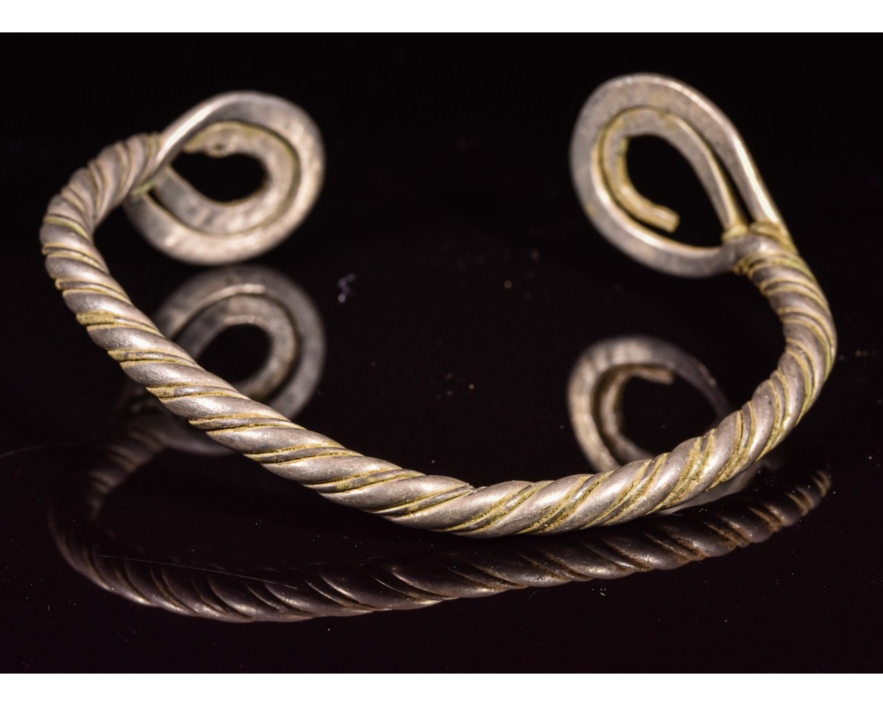 VIKING SILVER TWISTED BRACELET - Image 2 of 4