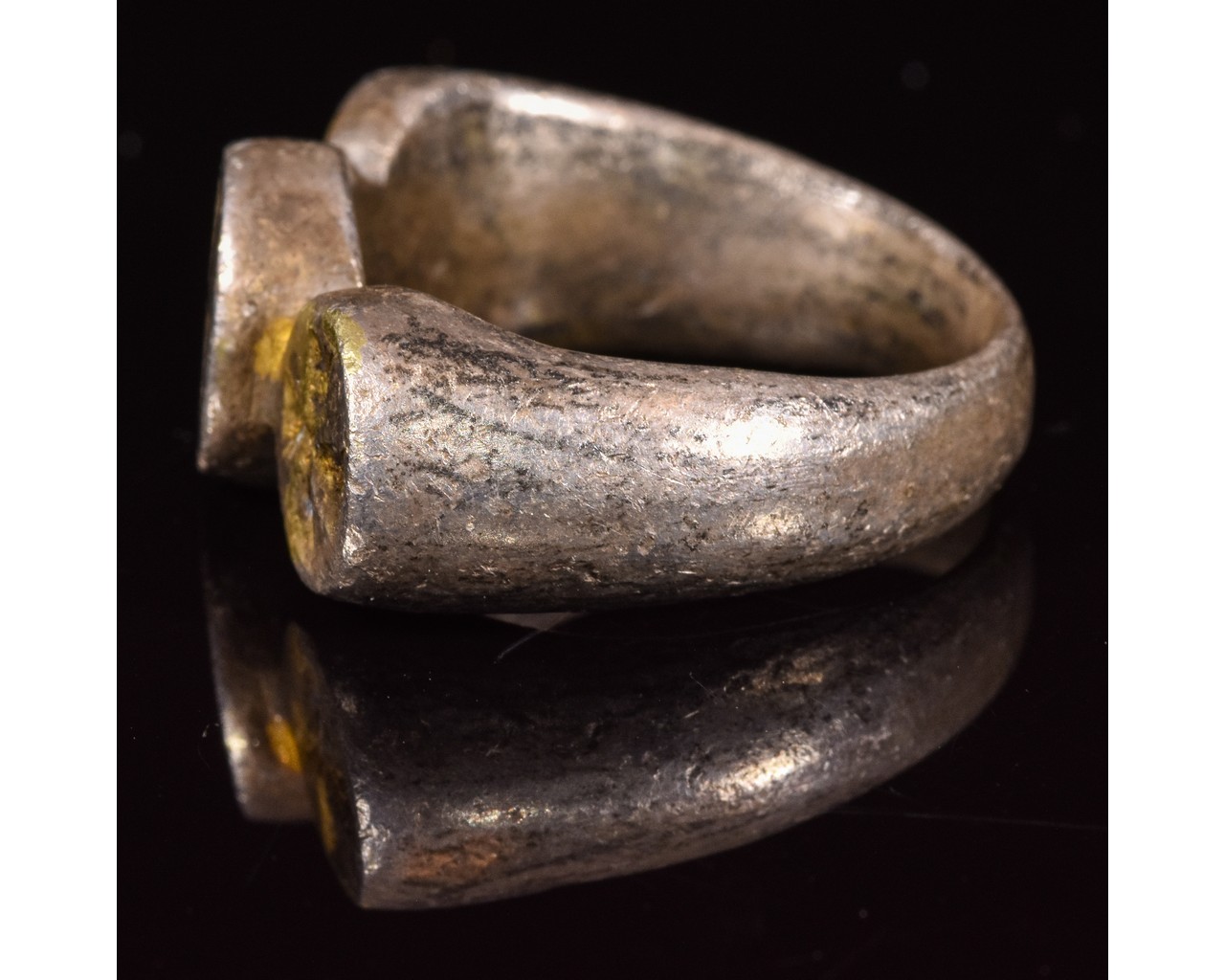 RARE MEDIEVAL SILVER GILT SEAL RING WITH CROSSES - Image 2 of 4