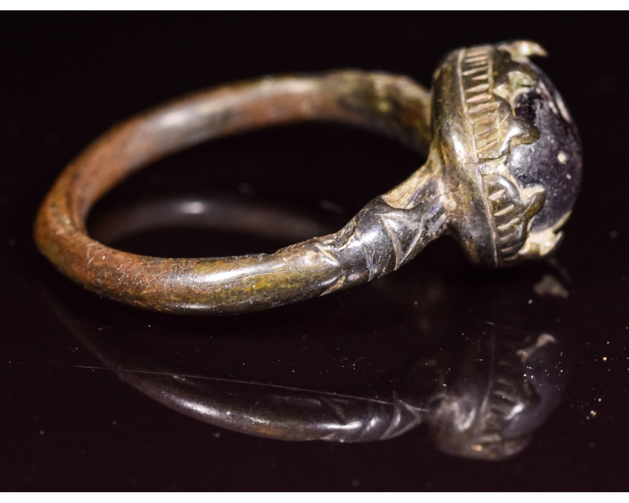 VIKING ERA BRONZE RING WITH GEM - Image 4 of 4