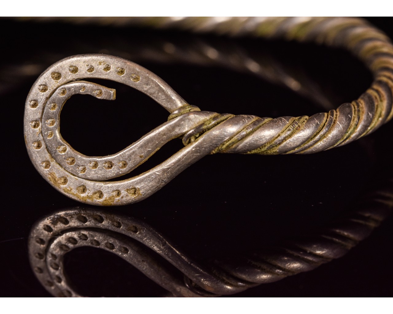 VIKING SILVER TWISTED BRACELET - Image 4 of 4