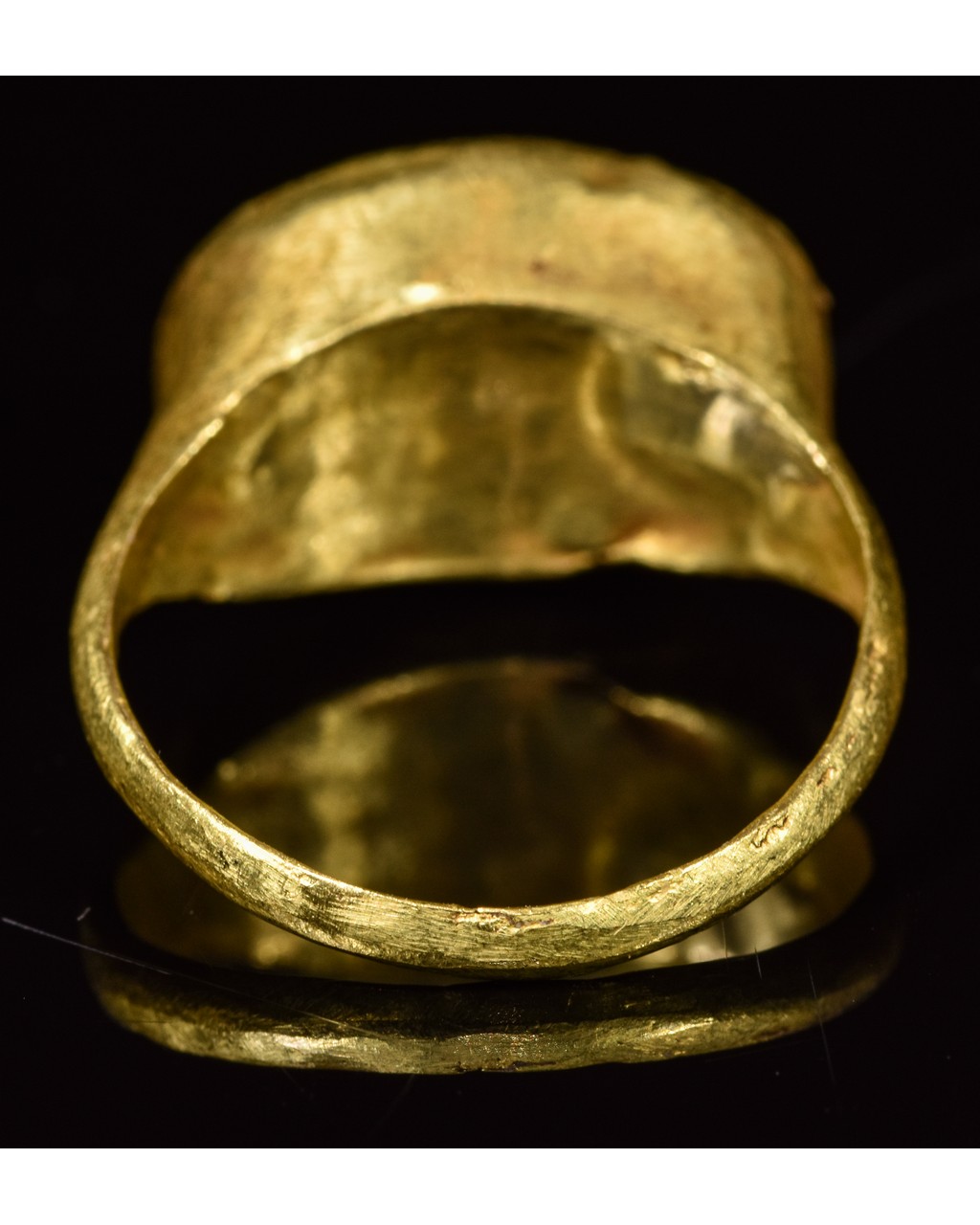 ROMAN GOLD INTAGLIO RING WITH A STAG - Image 3 of 4