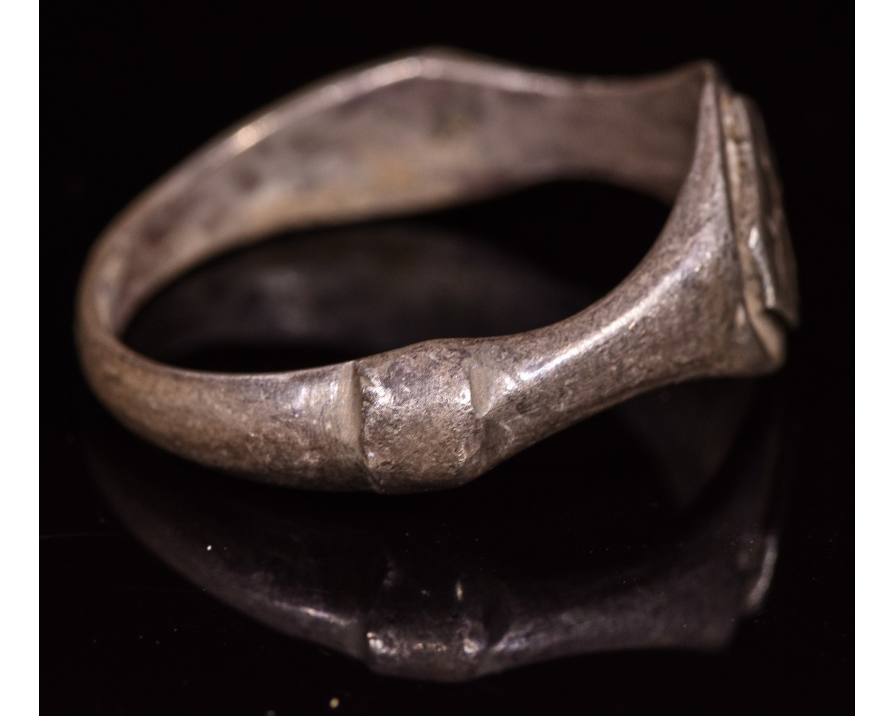 MEDIEVAL PERIOD SILVER RING WITH CROSS - Image 4 of 4