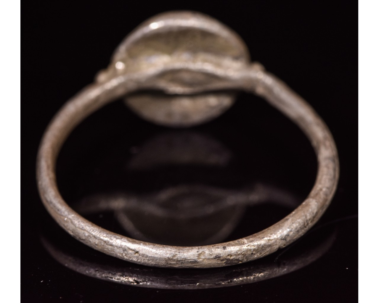 MEDIEVAL SILVER RELIGIOUS RING WITH ANGELS - Image 3 of 3