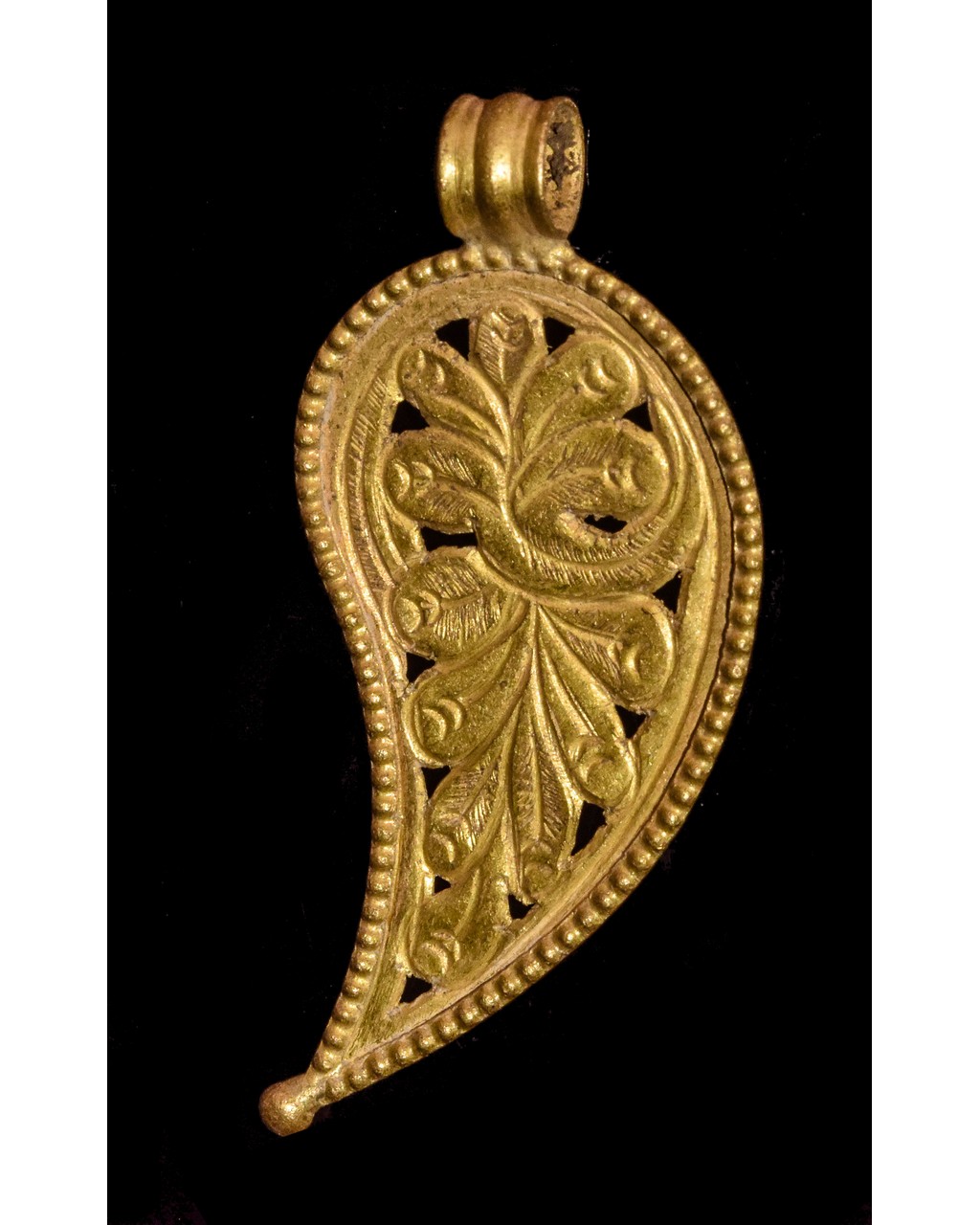 ROMAN LEAF SHAPED FLORAL PENDANT - Image 2 of 3