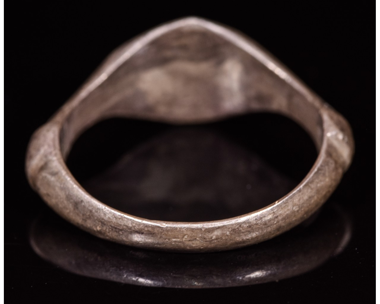 MEDIEVAL PERIOD SILVER RING WITH CROSS - Image 3 of 4