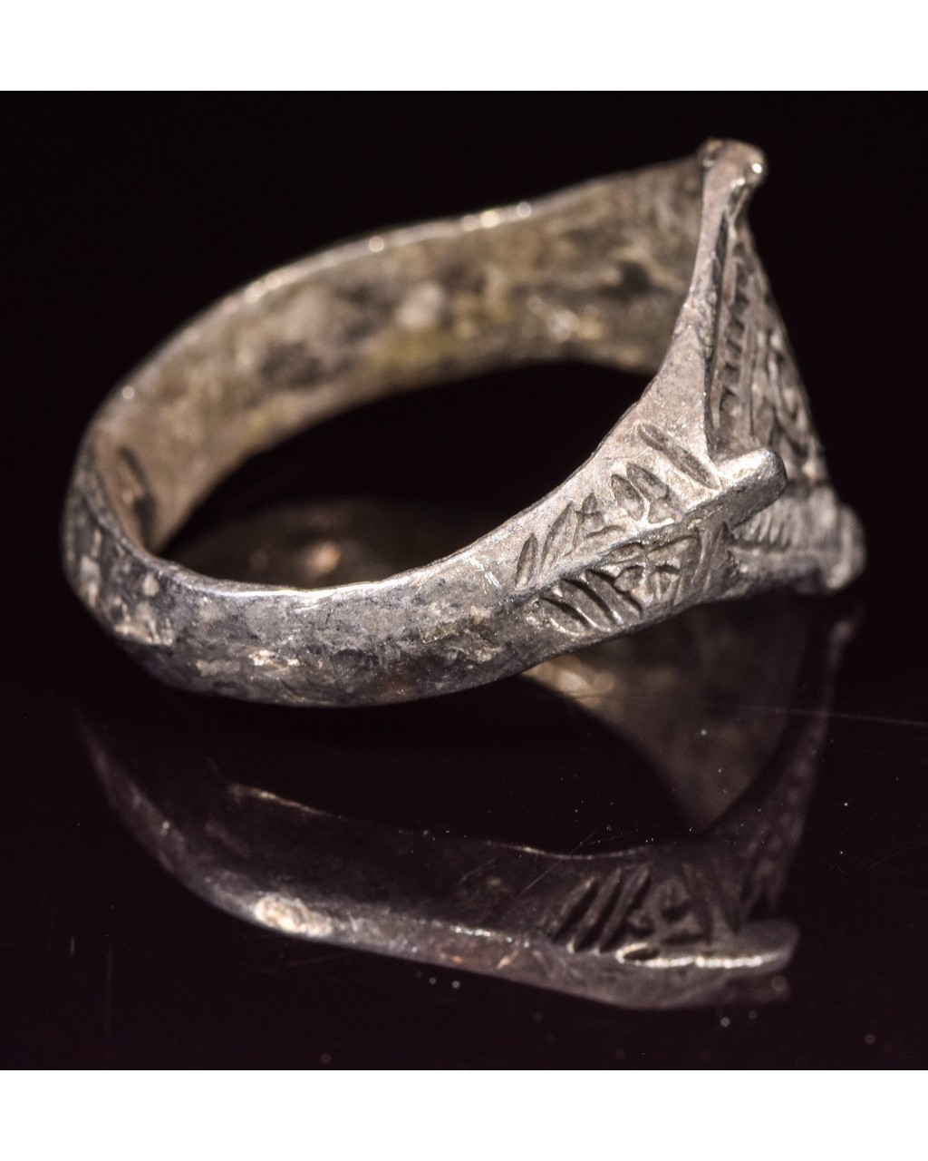 VIKING SILVER RING WITH RUNIC SYMBOL - Image 4 of 4