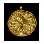 ROMAN GOLD PENDANT WITH FLORAL PATTERN