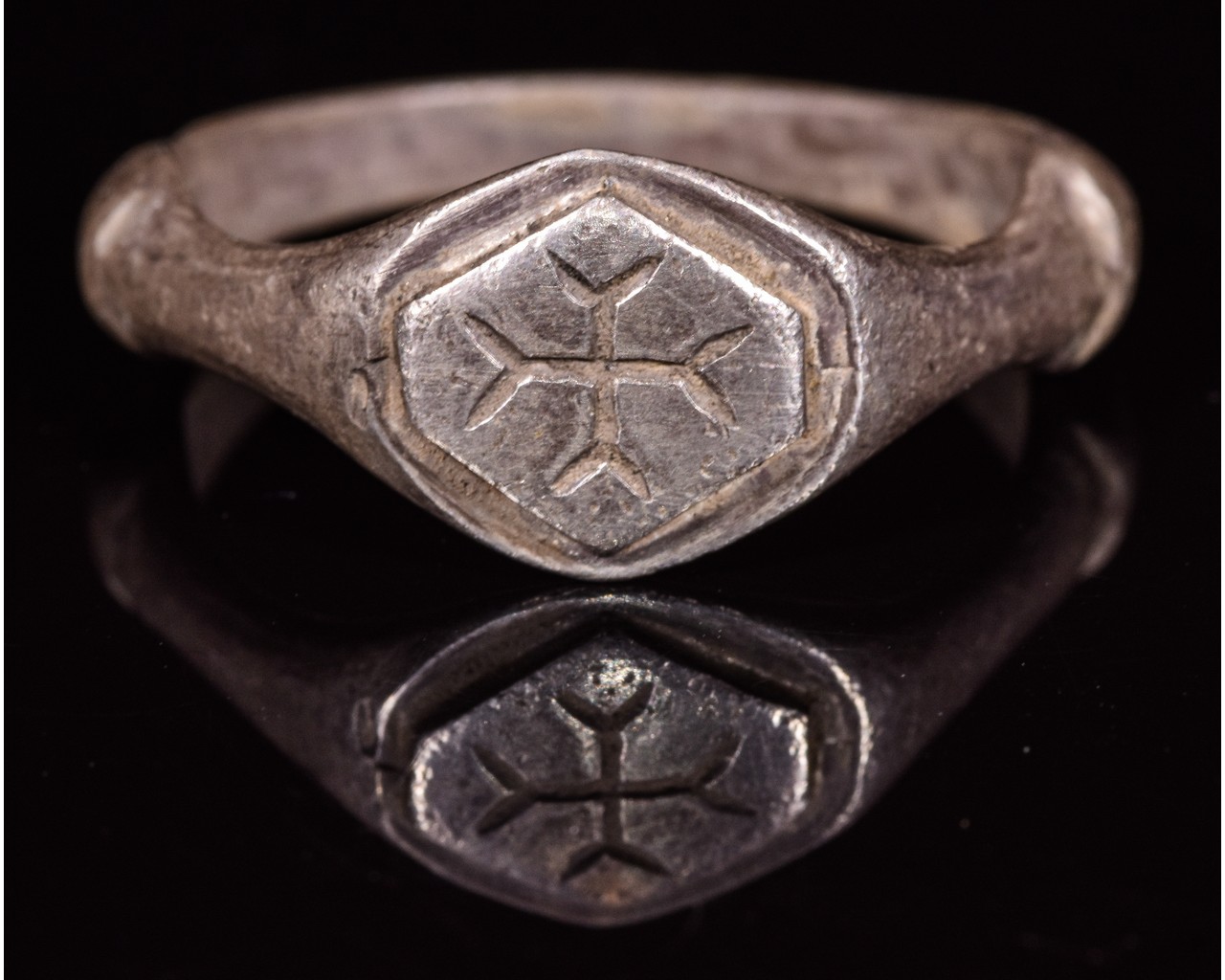 MEDIEVAL PERIOD SILVER RING WITH CROSS