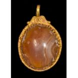 ROMAN GOLD MEDDALION WITH AMBER STONE