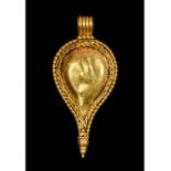 ROMAN GOLD PENDANT WITH FLORAL DECORATION