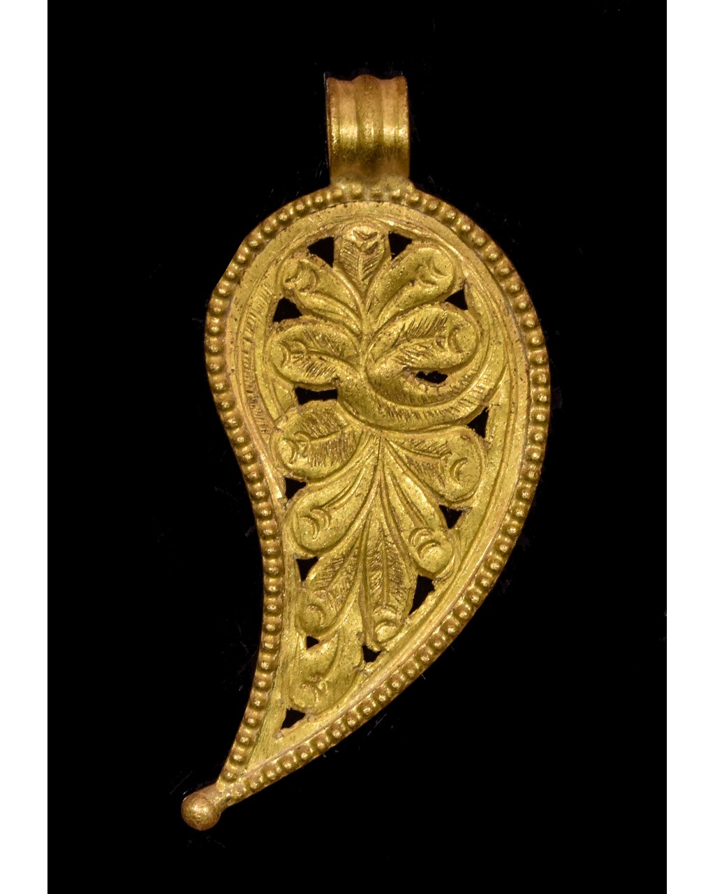 ROMAN LEAF SHAPED FLORAL PENDANT