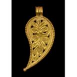 ROMAN LEAF SHAPED FLORAL PENDANT