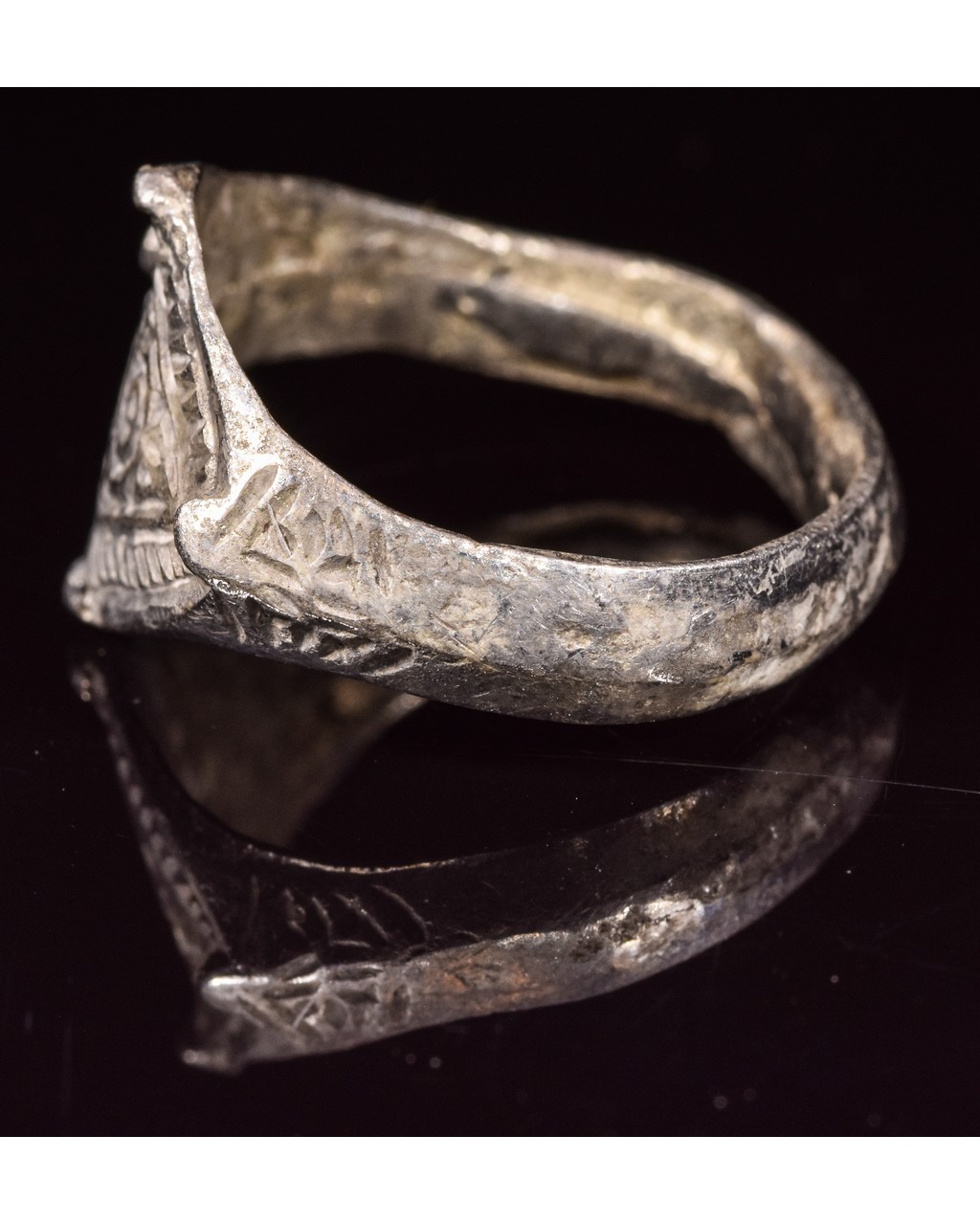 VIKING SILVER RING WITH RUNIC SYMBOL - Image 2 of 4