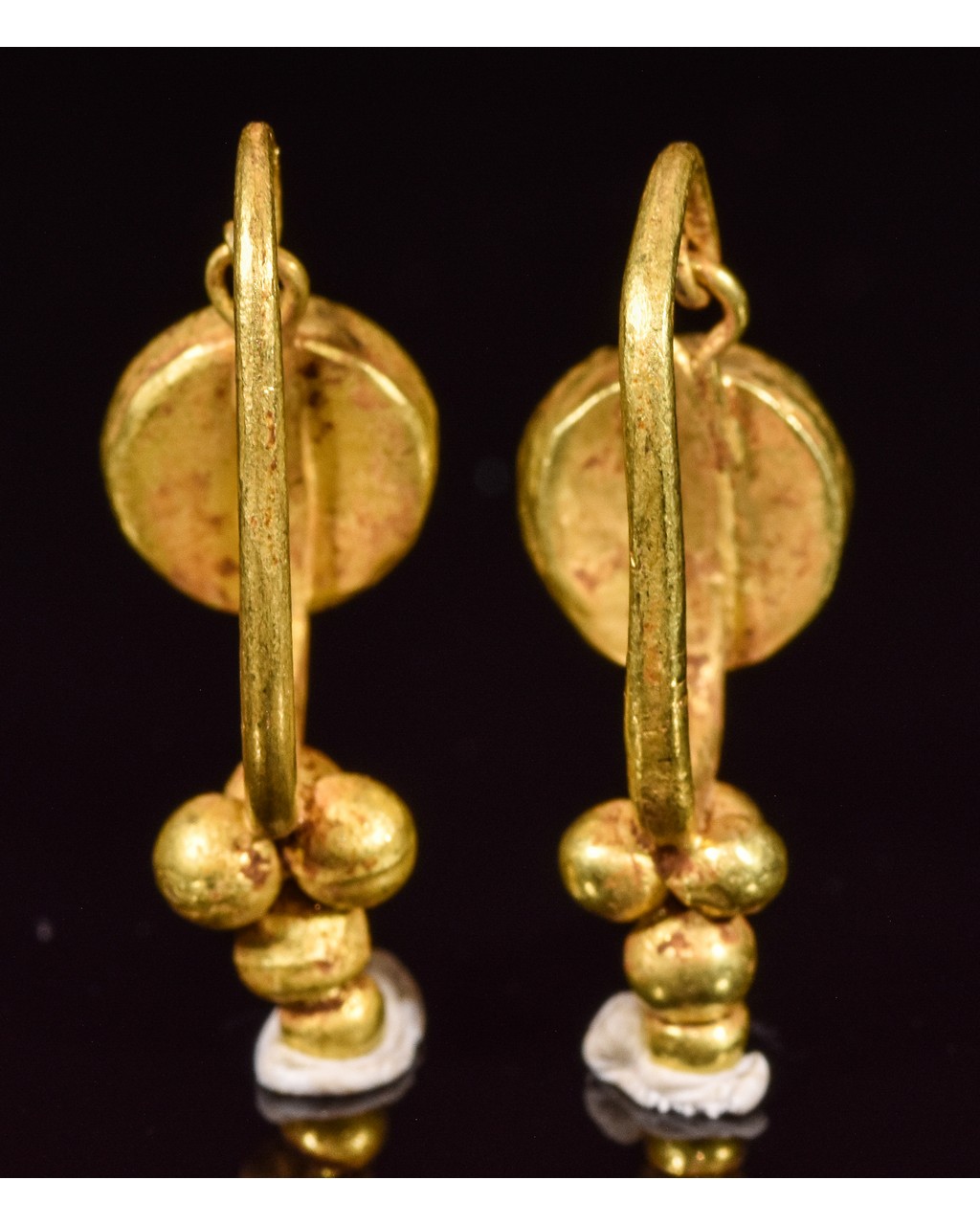 PAIR OF ROMAN GOLD EARRINGS WITH GARNETS - Image 3 of 7
