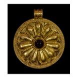 ROMAN GOLD FLORAL PENDANT WITH STONE