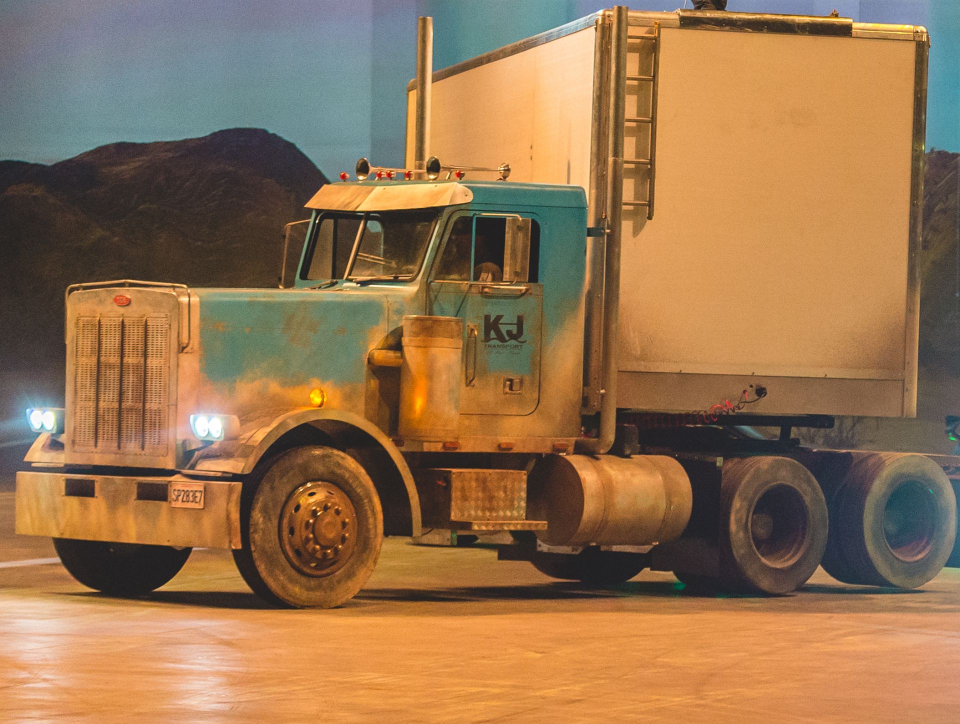 Scaled Down Bespoke Mack Tractor Unit, Deutz 914606 Diesel Engine, Hydraulic Pump & Drivetrain, - Image 3 of 26