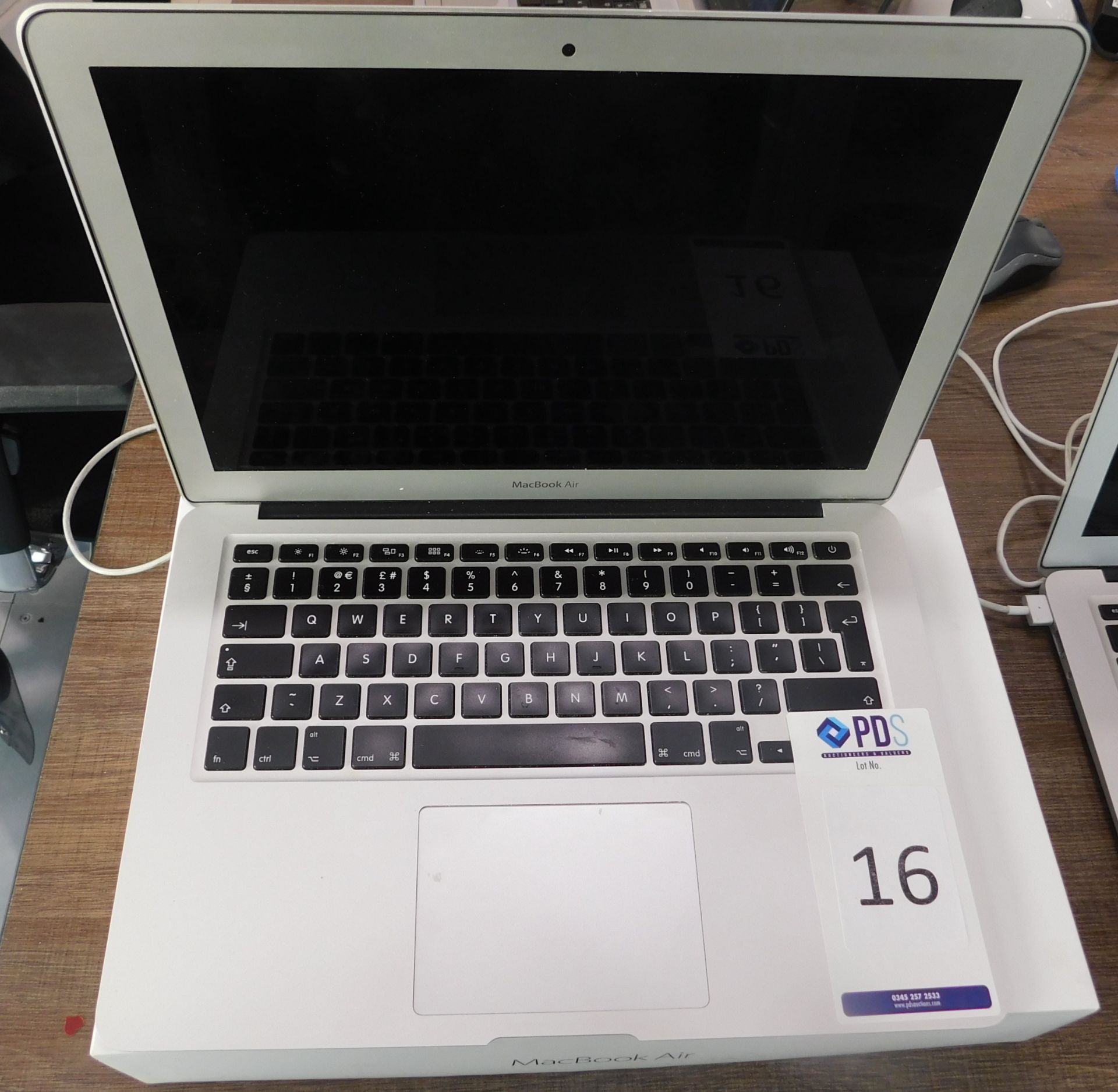 Apple MacBook Air i5 13in, 1.6ghz Processor, 4gb RAM, 128gb SSD, A1466, s/n C02Q3UC7G940 with