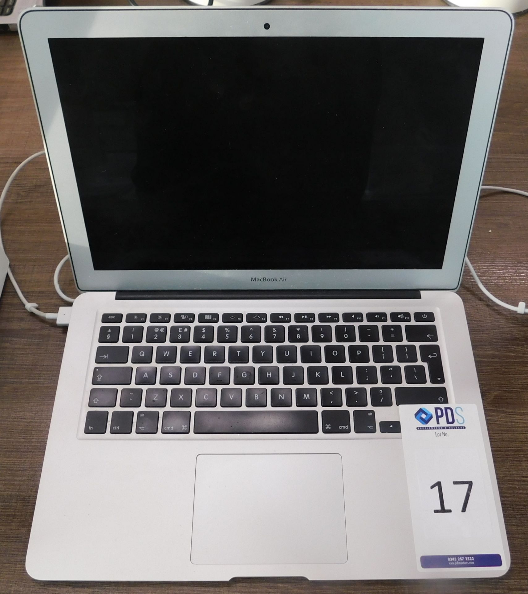 Apple MacBook Air i5 13in, 1.6ghz Processor, 4gb RAM, 128gb SSD, A1466, s/n C1MR2D64G940 with