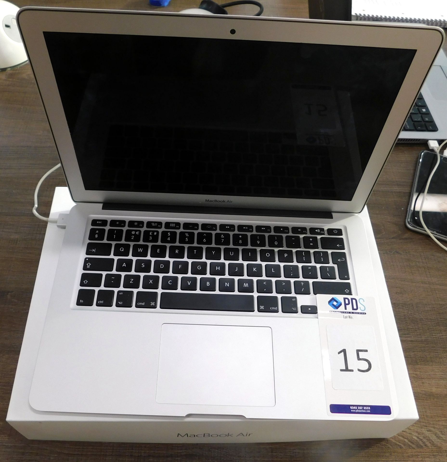 Apple MacBook Air i5 13in, 1.6ghz Processor, 4gb RAM, 128gb SSD, A1466 s/n C1MSGZ0UH3QD with Box &